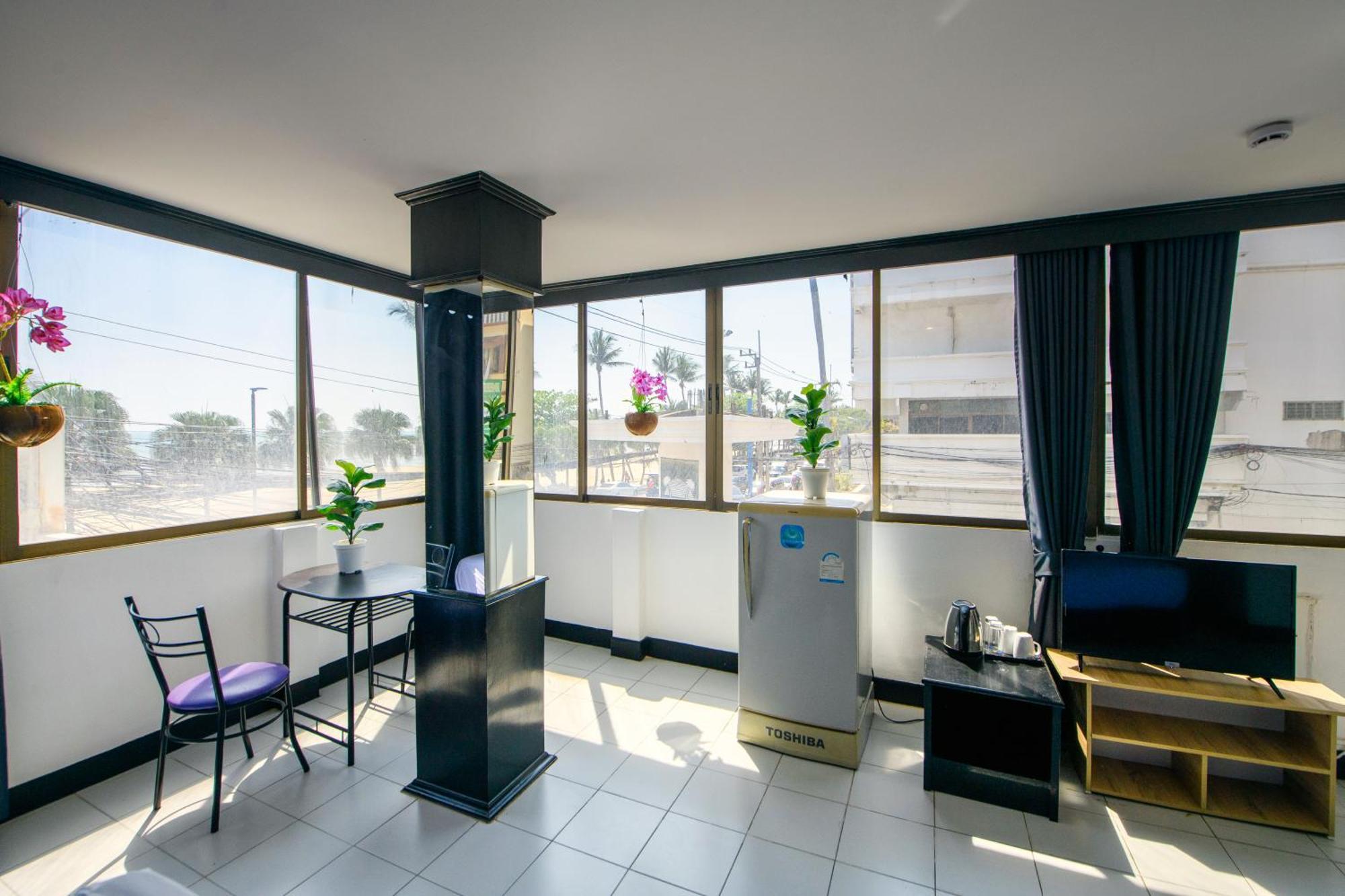 Happy Jomtien - Beachfront Rom bilde