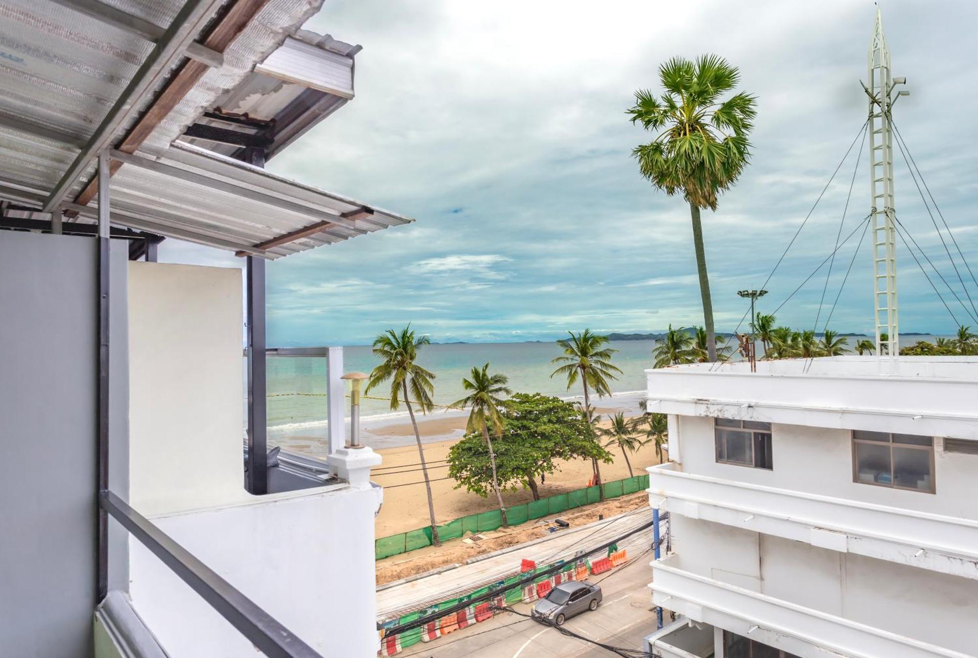 Happy Jomtien - Beachfront Rom bilde